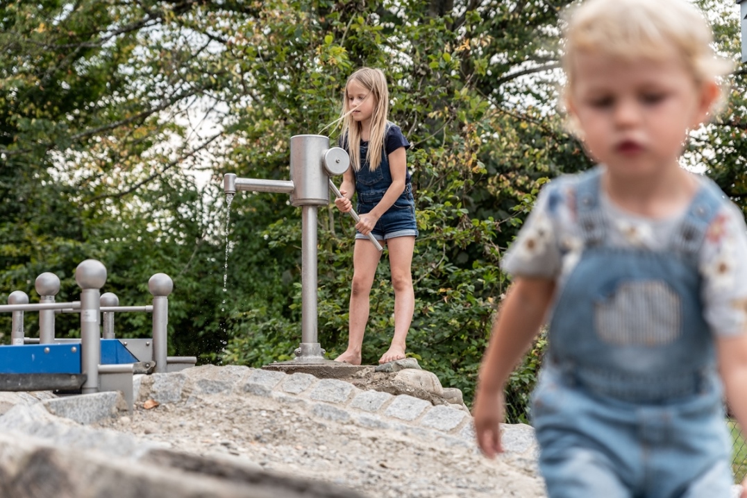 Spielplatz Etzgen 3.jpg